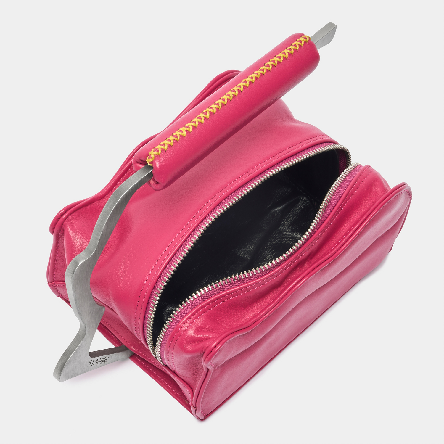 p119-leather-bag_stander-indossato1