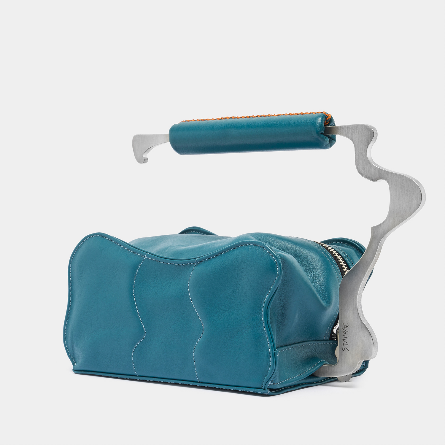 p129-leather-bag-dettaglio1
