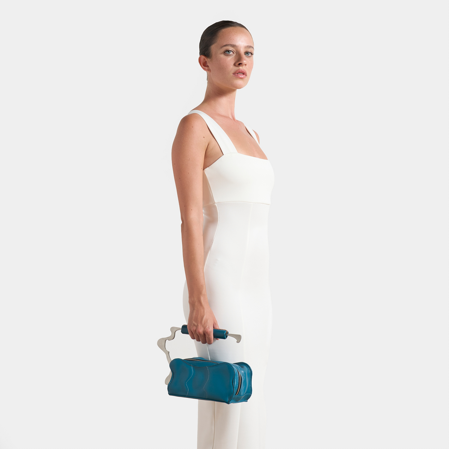 p129-leather-bag_stander-indossato2