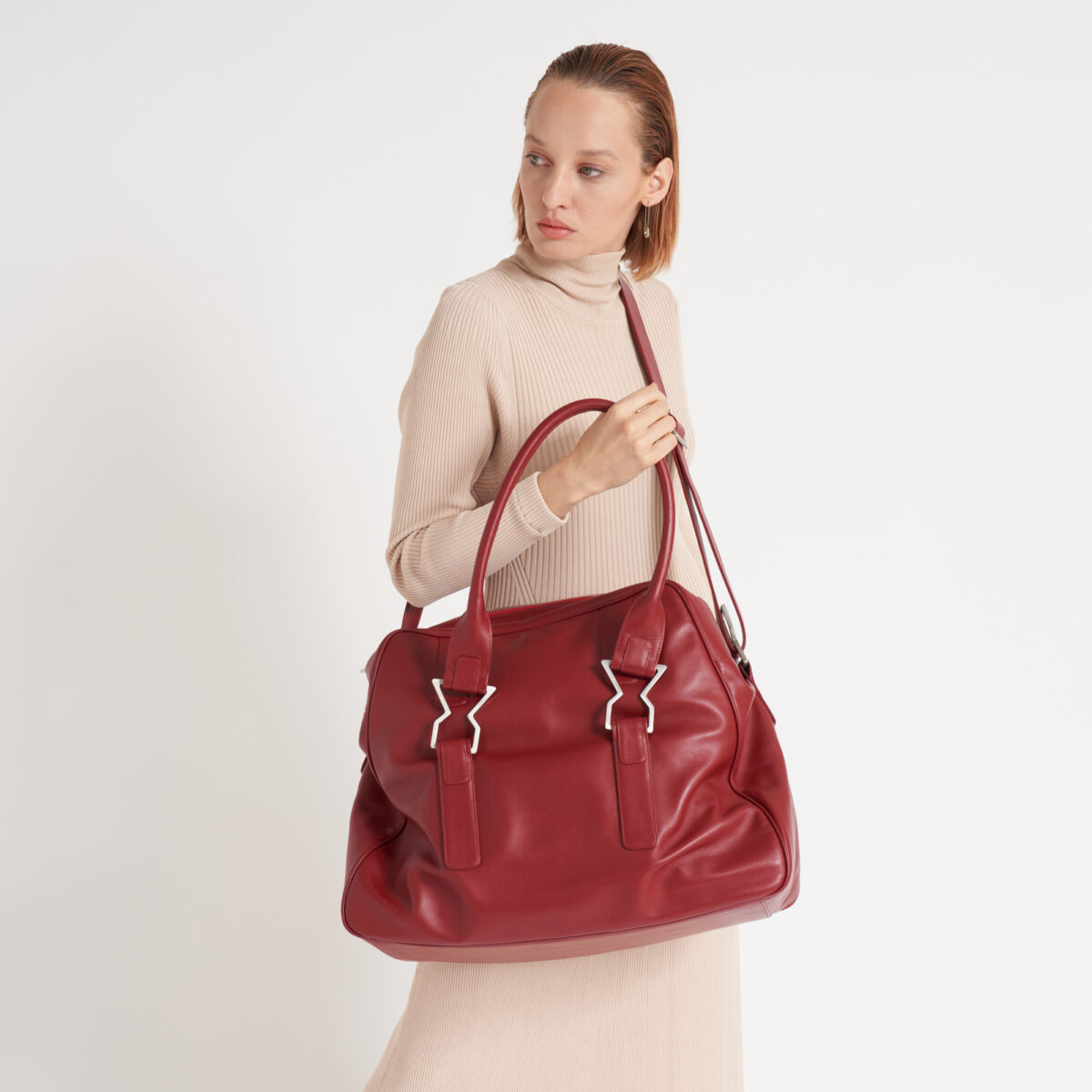 p16-leather-bag_stander-indossato2